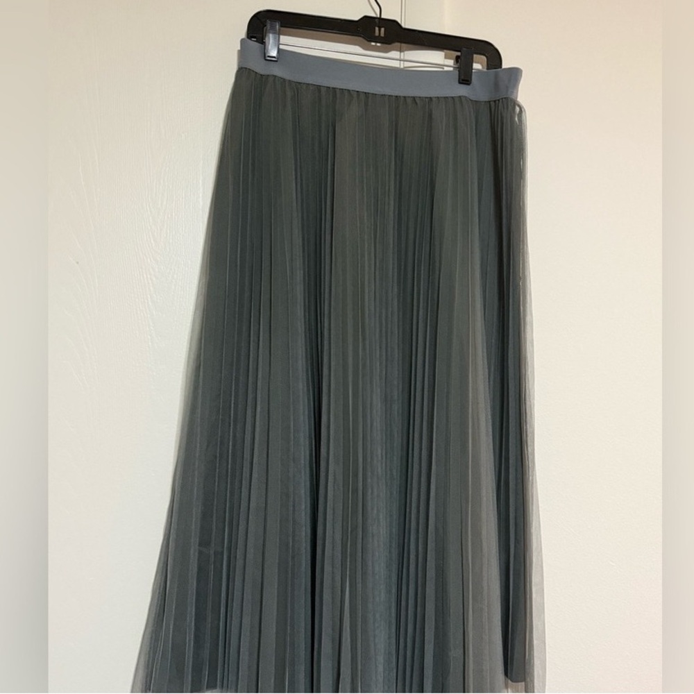 Pleated Maxi Tulle Skirt - Gray